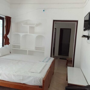 Standard Triple Room | Down duvets, free WiFi, bed sheets - Parisha Residency - Temple Side Hotel (Chidambaram)