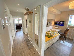 2 bedrooms, travel crib, WiFi
