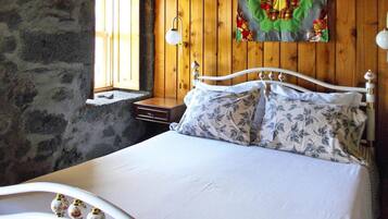 2 bedrooms, travel crib, free WiFi