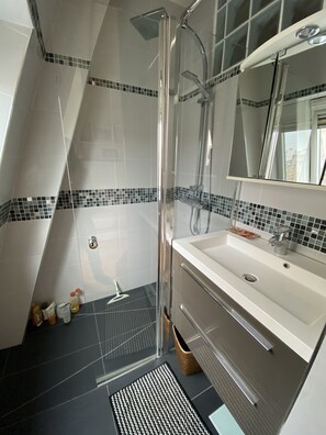 Haartrockner, Seife, Toilettenpapier
