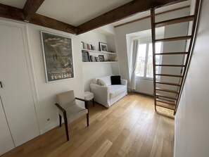 Téléviseur, bureau