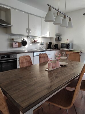 Fridge, microwave, oven, stovetop - Ferienwohnung Sonnenlicht- Urlaub in der Europa Park Region (Kappel-Grafenhausen)