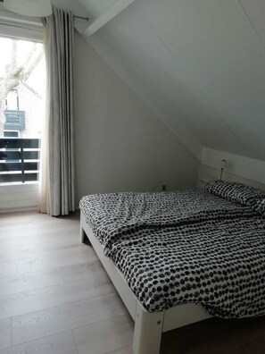 2 makuuhuonetta, silitysrauta/-lauta, Wi-Fi, vuodevaatteet