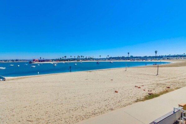 Beach nearby, beach towels - 3 Houses to Beach * Exclusive Gated Yard * AC * Dog ok (San Diego)