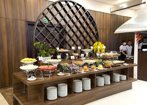 Free daily buffet breakfast