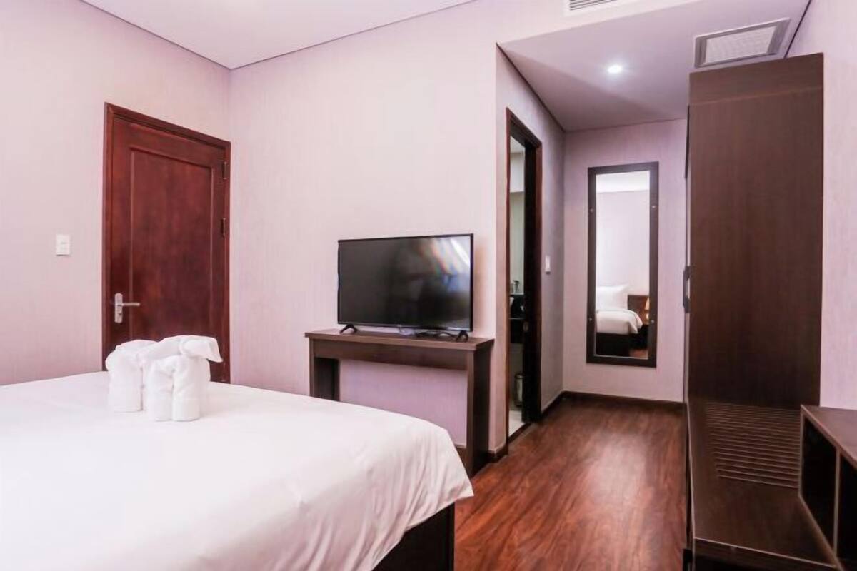 Premium bedding, down comforters, memory foam beds, minibar