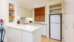 Refrigerador, microondas, horno y lavavajillas