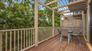 Outdoor dining - Villa 2br Riesling Villa located within Cypress Lakes Resort (Pokolbin)