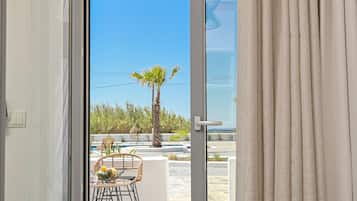 Superior Suite with Pool View and Private Hot Tub | Balcon