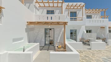 Superior Suite with Pool View and Private Hot Tub | Balkon