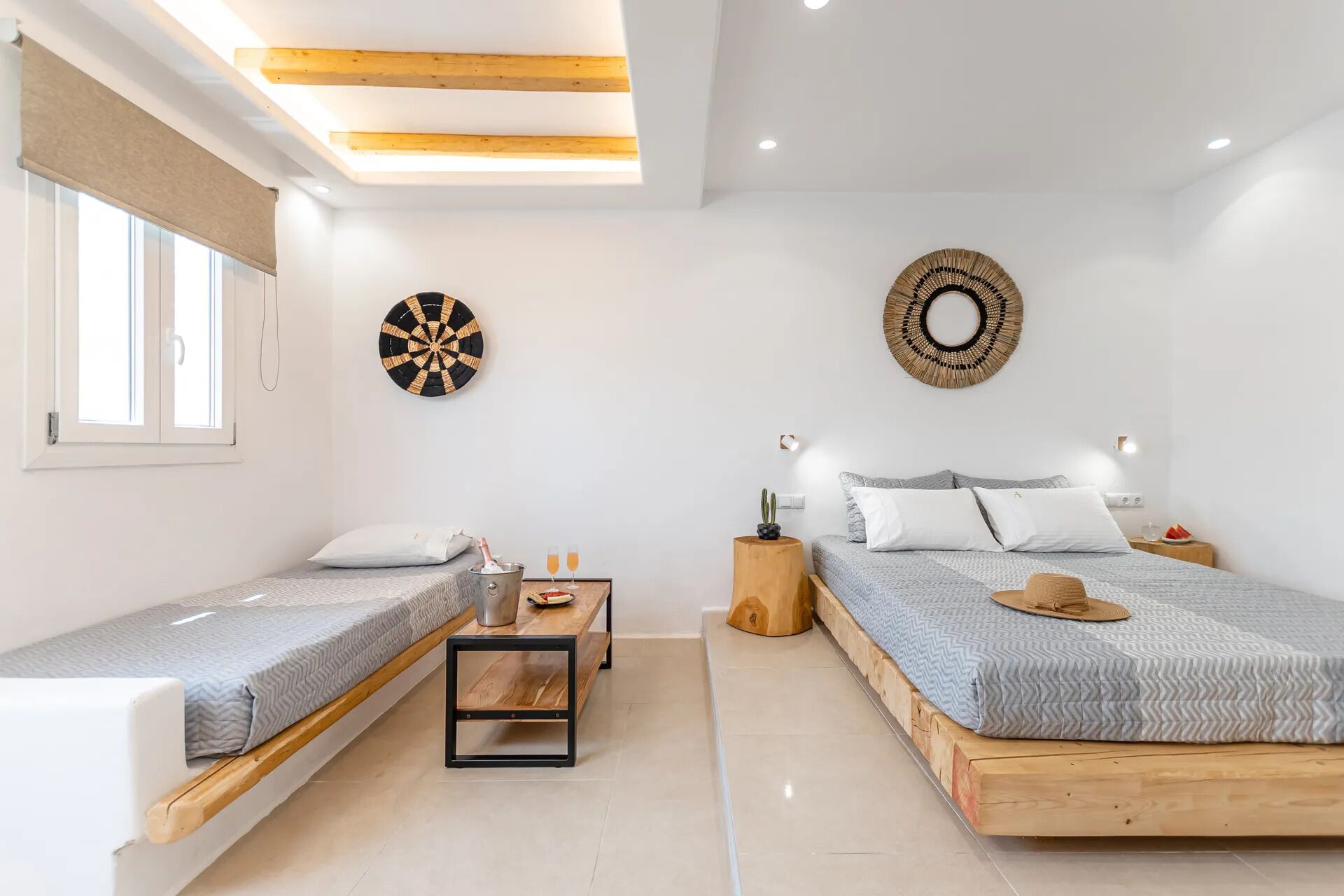 Ropa de cama de alta calidad, colchones con efecto memoria y minibar 