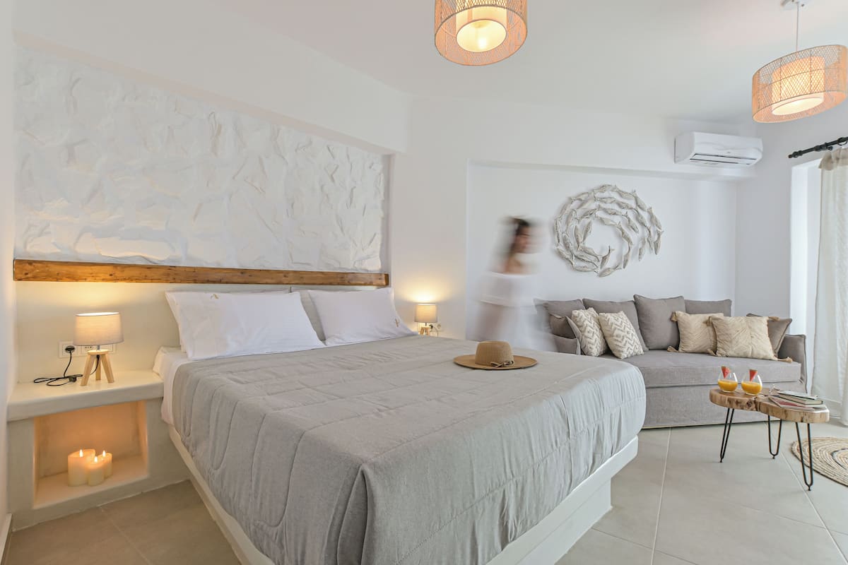 Ropa de cama de alta calidad, colchones con efecto memoria y minibar 