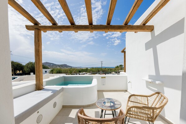 Premium Suite with Sea View & Private Hot tub | Balcony - Naxos Finest Hotel & Villas (Naxos)