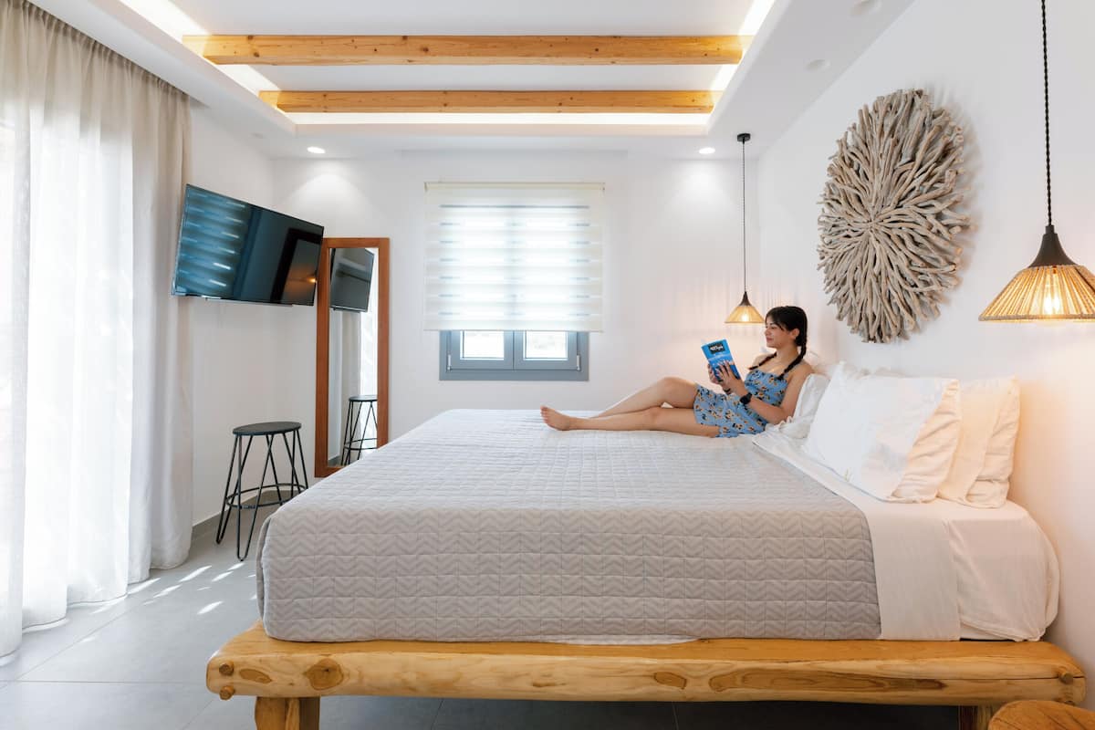 Superior Suite with Pool View and Private Hot Tub | 1 sovrum, sängtillbehör av högsta kvalitet och memory foam-madrasser
