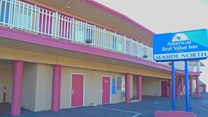 A motel with a two-story structure, a balcony with white railings, and a sign indicating it is the Americas Best Value Inn by Vantage in Seaside North. - Americas Best Value Inn Seaside North (Seaside)