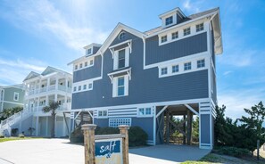 Exterior - Luxurious oceanfront located in OKI's Paradise Shores - Blue Bayou (Oak Island)