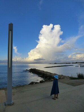 Una spiaggia nelle vicinanze