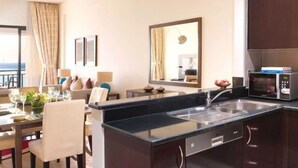 Private kitchen - Luxury Apartment (Dubai)