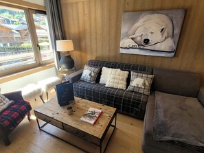 TV - Beautiful bright apartment in the center, with parking (Les Gets)