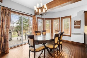 Dining - Townhouse on the Golf La Bête -10min to Tremblant (Mont-Tremblant)