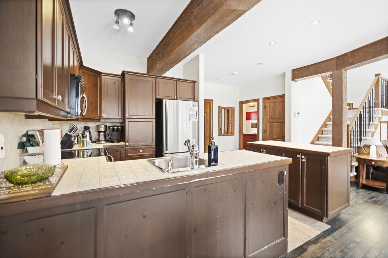 Fridge, oven, dishwasher, coffee/tea maker