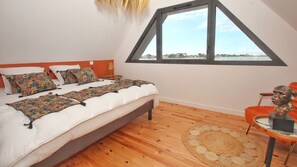 6 soverom, strykejern/-brett, reiseseng for barn og wi-fi (inkludert)