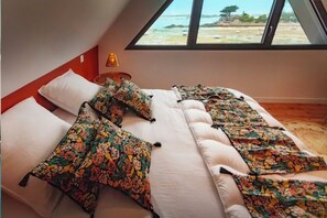 6 dormitorios, tabla de planchar con plancha, cuna de viaje