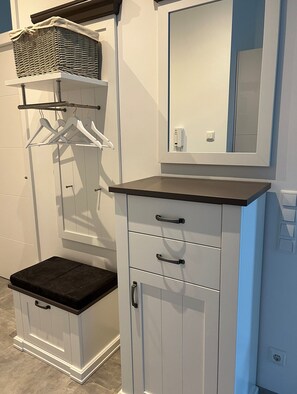 Een douche, een haardroger, een bidet