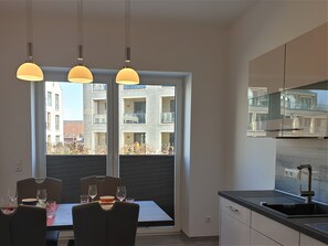 Fridge, microwave, oven, stovetop - Moin and welcome to Apartment Quellblick! (Dangast)