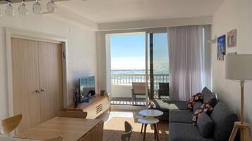 Apartment | Living area | Flat-screen TV