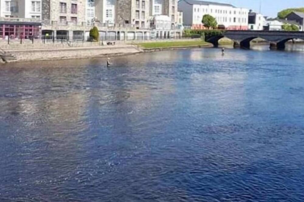 Ballina Apartment, Views of River Moy, Central Location