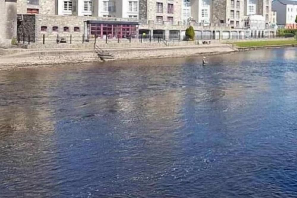 Ballina Apartment, Views of River Moy, Central Location