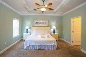 4 makuuhuonetta, silitysrauta/-lauta, ilmainen Wi-Fi, vuodevaatteet