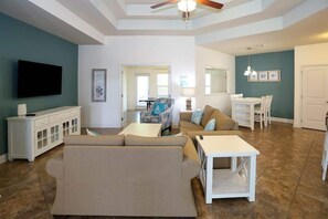 Smart TV, offices - Always April | Pool Access | 4 Bikes Included (Santa Rosa Beach)
