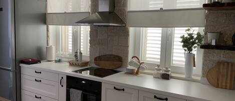 Kühlschrank, Ofen, Herdplatte, Geschirrspüler