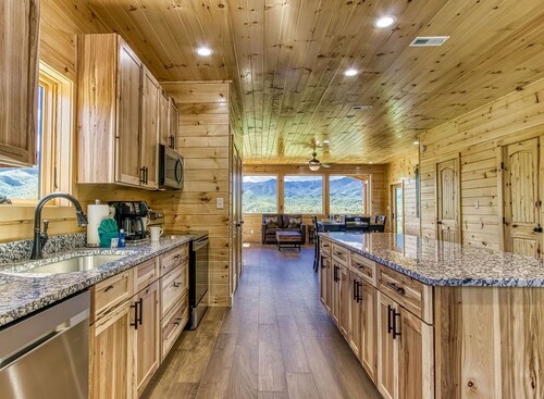 Panoramic View  - Awesome Mountain  Views, $560 FREE tickets each paid day!