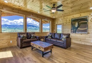 Smart TV - Panoramic View  - Awesome Mountain  Views, $560 FREE tickets each paid day! (Gatlinburg)