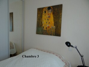 3 bedrooms, iron/ironing board, travel crib