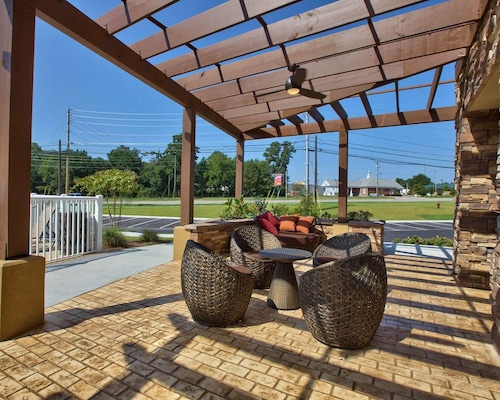 Spark by Hilton Dothan East