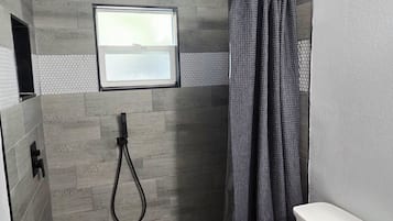 Combined shower/bathtub, hair dryer, towels, soap