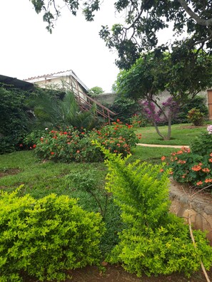 Property grounds - Maison Traditionnelle Ronde , éco Responsable , Idéale Pour se Ressourcer (Southern Province RUSATIRA)