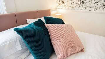 1 bedroom, iron/ironing board, WiFi (free)