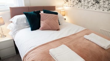 2 bedrooms, iron/ironing board, free WiFi