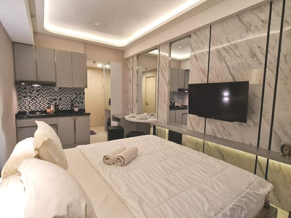 Suíte estúdio superluxo, várias camas, cozinha americana, vista para a piscina | Roupas de cama premium, camas com colchões pillow-top