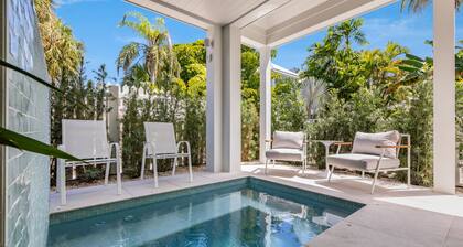 EL CORAZON~ Renovated Home w/ Direct Access to Duval St. w/ Pool & Parking!