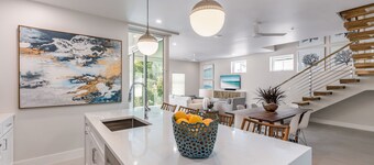 EL CORAZON~ Renovated Home w/ Direct Access to Duval St. w/ Pool & Parking!