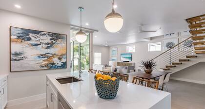 EL CORAZON~ Renovated Home w/ Direct Access to Duval St. w/ Pool & Parking!