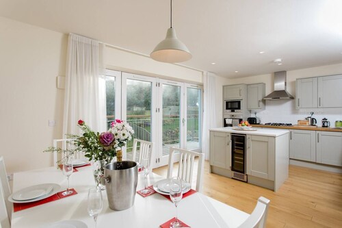 4 Salterns-3 Bath-Nr Yarmouth-Nr Beach-Sleeps 8