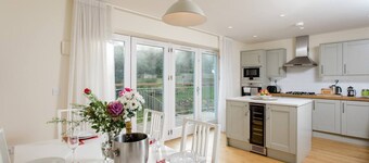 4 Salterns-3 Bath-Nr Yarmouth-Nr Beach-Sleeps 8