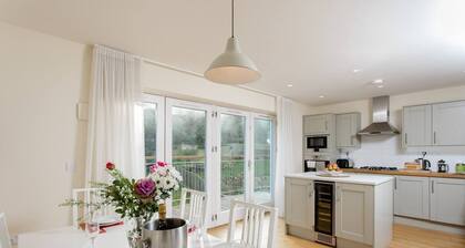 4 Salterns-3 Bath-Nr Yarmouth-Nr Beach-Sleeps 8